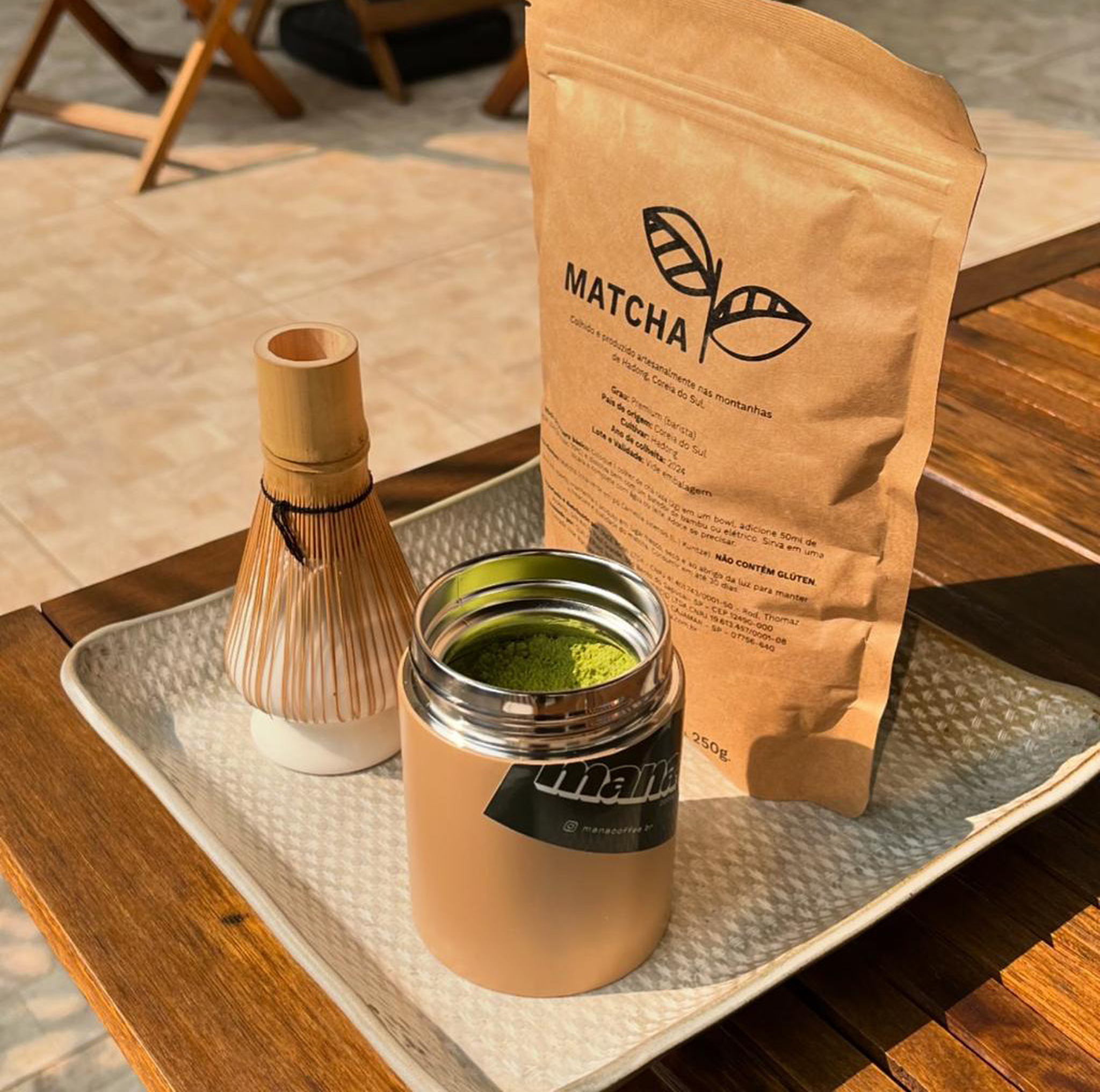 Copo de matcha do Mana Coffee